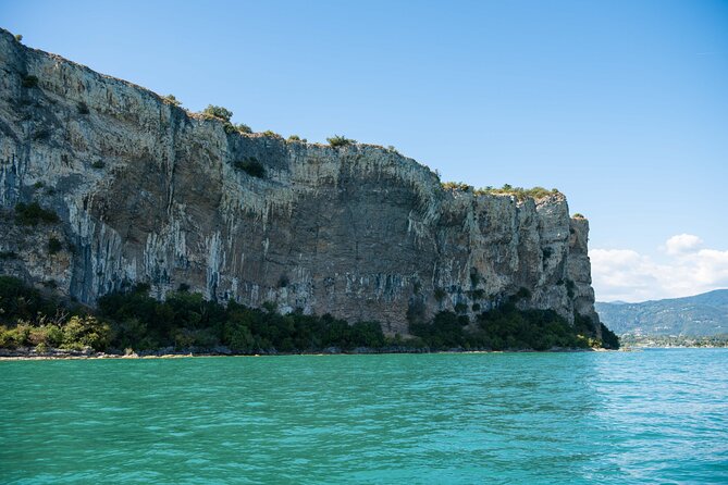 Boat Tour of the Islands of Lake Garda with Aperitif - Promontory views, castle dock, and the return through bridges