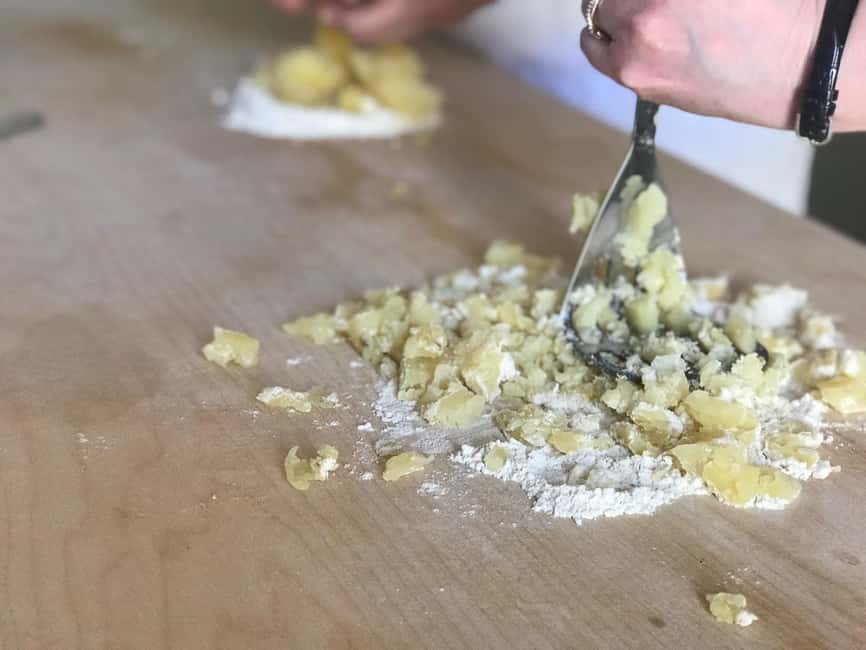 Discover the old market and make fresh pasta - Meeting at Scaliger Castle, then straight into the market