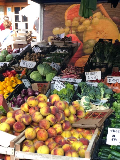 Discover the old market and make fresh pasta - Making tortellini “Nodo d’amore” by hand
