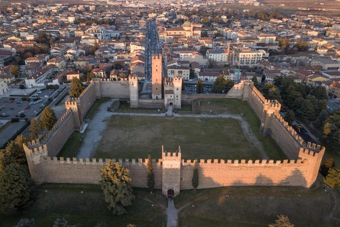 E-bike adventure among medieval castles and old villages - Scaligero Castle Area: Romeo and Juliet in Real Stone Setting