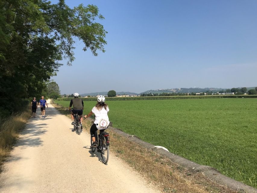 E-bike adventure among villages and medieval castles - Who should book this e-bike adventure