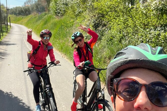E-Bike tour with stop in the cellar in the Bardolino area - How the Bardolino meeting point sets you up for a smooth morning