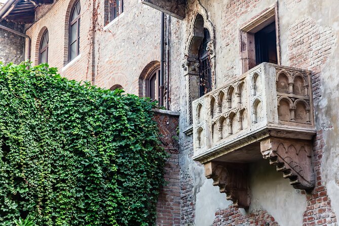 Explore Verona in 60 minutes with a Local - Arena di Verona: Where Roman Architecture Meets Opera Lore