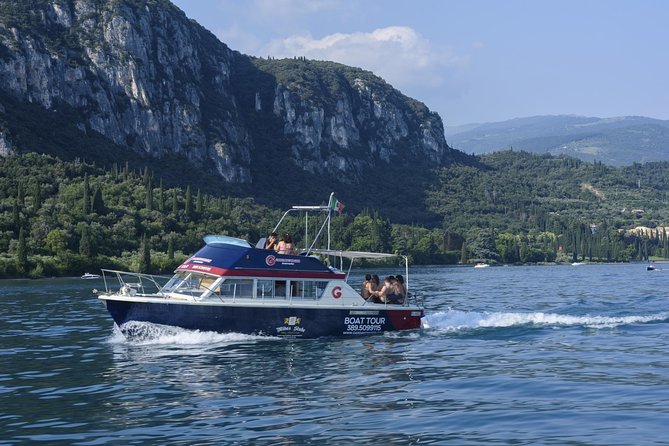From Peschiera: Southern Lake Garda cruise with lunch - The included vegetarian lunch: real food, timed right after the swim