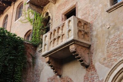 From Venice: Private Tour of Verona - Where to meet in Venice: Santa Lucia and the Kiko Milano reference