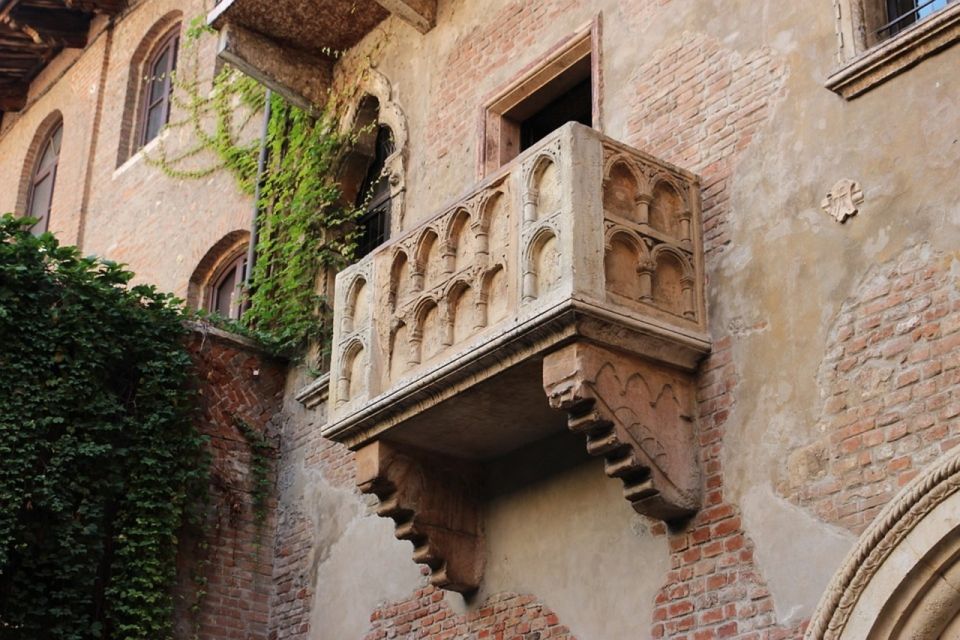 From Venice: Private Tour of Verona - Where to meet in Venice: Santa Lucia and the Kiko Milano reference
