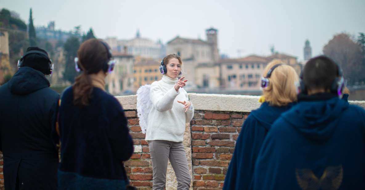 Guided Tour in the center of Verona accompanied by an Angel - Ponte Pietra crossing: a practical photo stop with story value