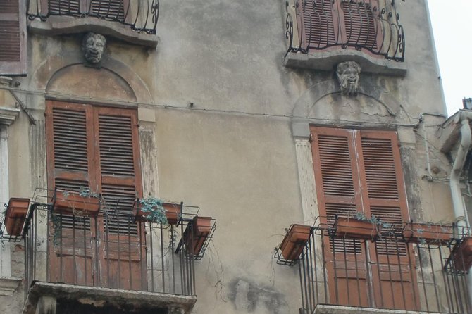 Hidden Verona at Sunset - evening walking tour - Castelvecchio: medieval scale after Roman weight
