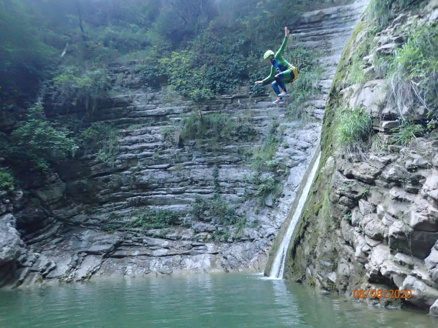 Lake Garda: Canyoneering in Torrente Vione - Equipment and what to bring: quick checklist that prevents day-ruiners