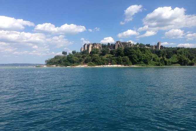Lake Garda Mini Cruise: Sirmione Peninsula - The captain commentary: the difference between a ride and a tour