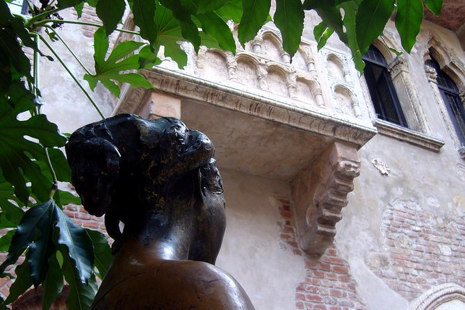 Make your Romantic Proposal in the City of Love - Verona in two hours: a proposal-focused walk