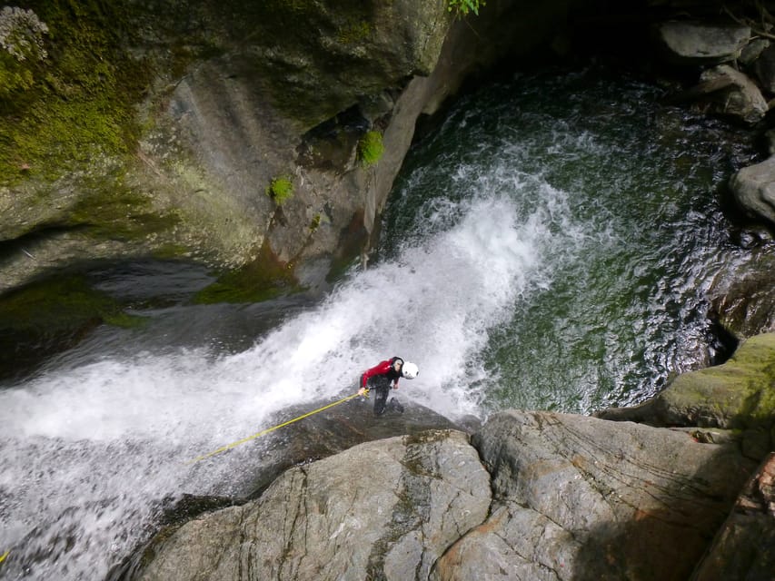 Ötztal: Advanced Canyoning at Auerklamm - The action sequence: jumps, abseils, and natural slides