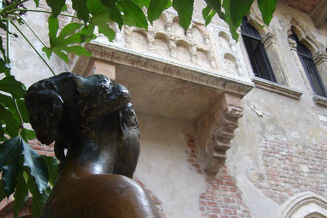 Passionate Verona: Living Romeo and Juliet's Story - A One-Hour Romeo and Juliet Story Walk in Verona