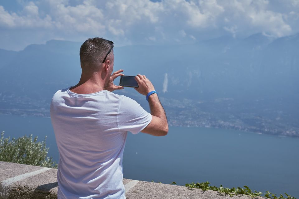 Peschiera del Garda: Lake Garda self-guided Vespa tour - Licenses, experience, and the rules that matter
