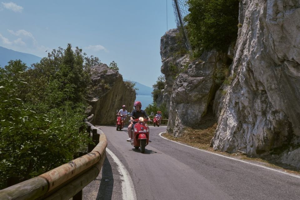 Riva del Garda: Lake Garda self-guided Vespa tour - Lunch with a table reserved (and why that matters)