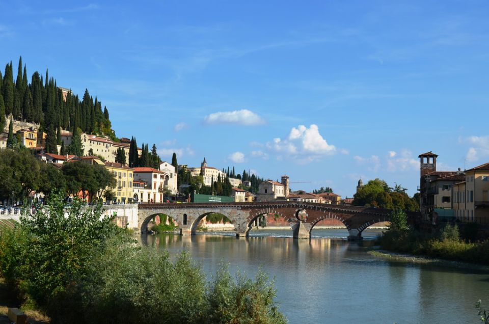 Verona Full-Day Tour from Lake Garda - Romeo and Juliet stops: Casa di Giulietta and the balcony moment