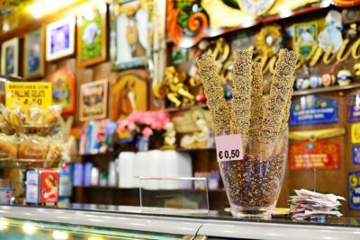 Verona Full Meal & Wine Tasting Walking Tour by Do Eat Better - Porta Borsari: the UNESCO gateway to your tasting