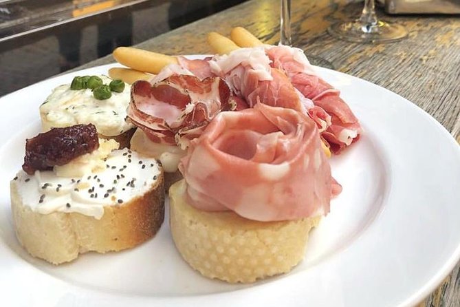 Verona Full Meal & Wine Tasting Walking Tour by Do Eat Better - Drinks, pacing, and that small-group advantage