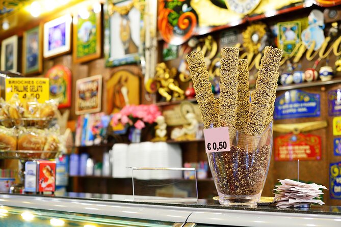 Verona Full Meal & Wine Tasting Walking Tour by Do Eat Better - Porta Borsari: the UNESCO gateway to your tasting