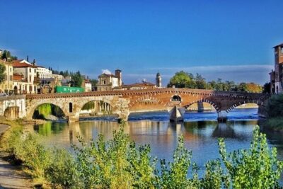 Verona Highlights & Hidden Gems Walking Tour - Meeting at Via Dietro Listone: Where the Walk Starts and Why It Works