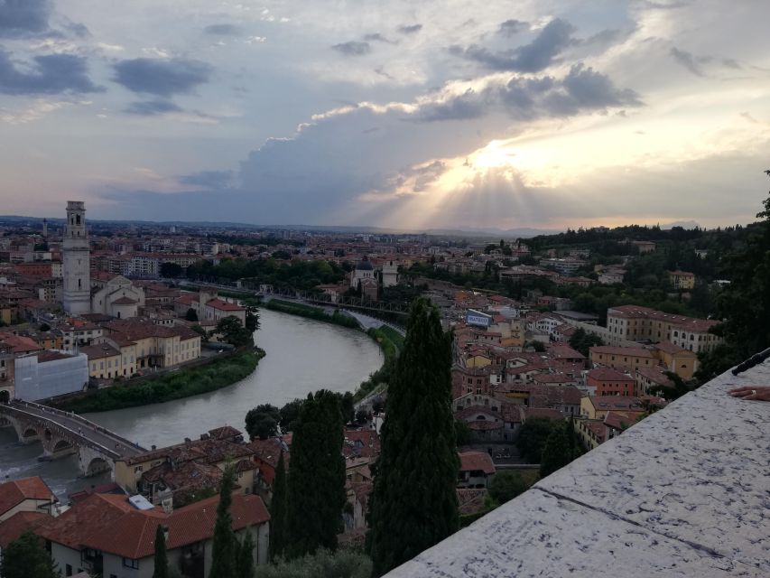 Verona: Night Walking Tour - Juliet’s balcony and the city-of-love storytelling