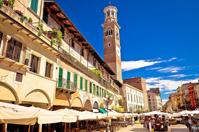 Verona Private Guided Walking Tour, Romeo & Juliet and More - Piazza dei Signori (Dante Square): Scaligeri power in plain sight