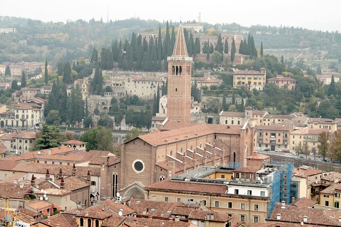 Verona Scavenger Hunt and Highlights Self Guided Tour - Languages: you can play in English and more