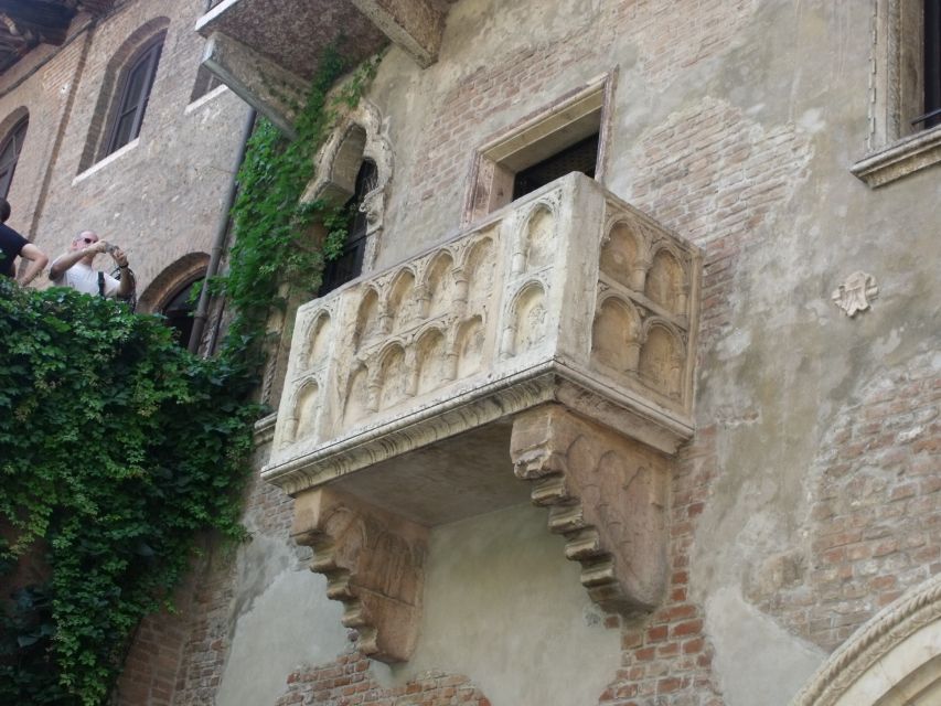Verona: Sightseeing and Heritage Tour - Meeting the Group by Arsenale Fountain (and Why It Matters)