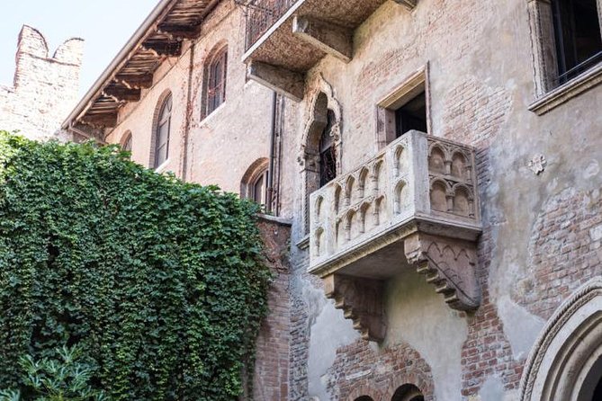 Verona Small Group Guided Walking Tour: Romeo & Juliet and More - Ponte Pietra and the Adige River: a quieter scenic payoff